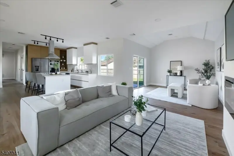 27 Sullivan Dr, Emerson, NJ 07630 - Image #3