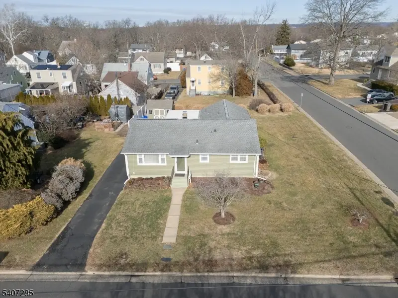 402 W Frech Ave, Manville, NJ 08835 - Image #2