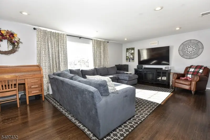 47 Herold Dr, Glen Rock, NJ 07452 - #3