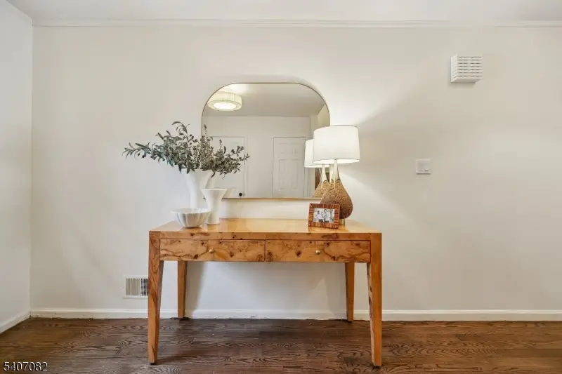 6 Hampshire Dr, Mendham, NJ 07945 - Image #3