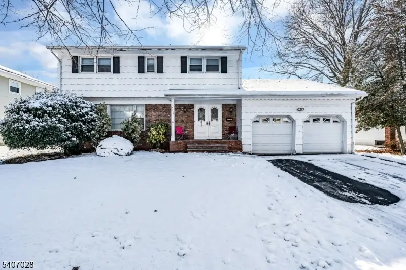 712 Moses Dr, Rahway, NJ 07065 - Image #1