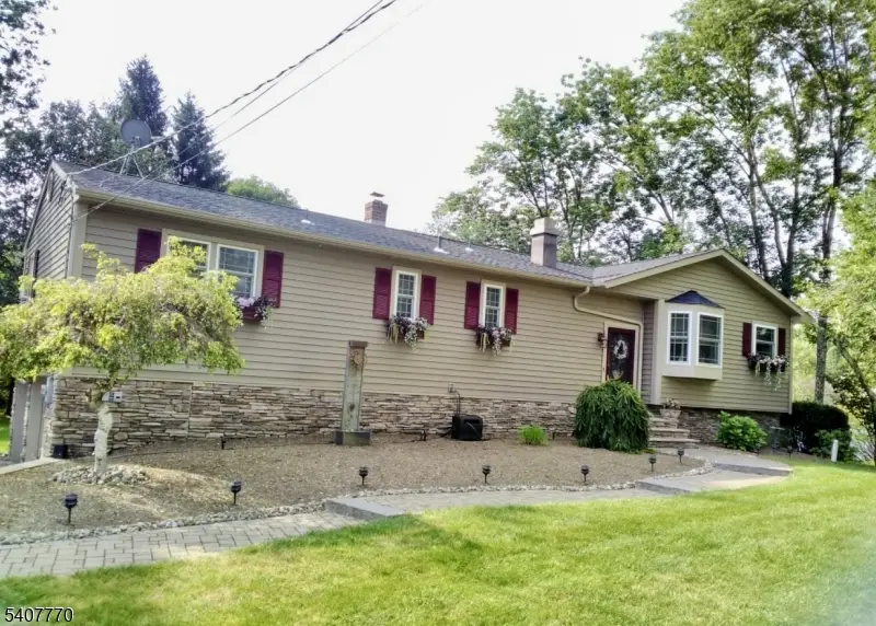 3 Birchwood Dr, Stockholm, NJ 07460 - Image #1