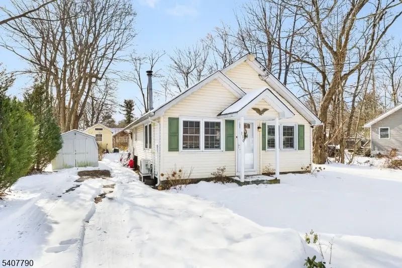 110 Breakneck Rd, Highland Lakes, NJ 07422 - Image #1