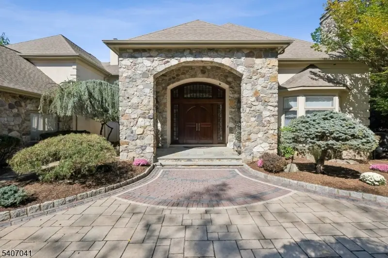 4 Grasmere Ct, Livingston, NJ 07039 - Image #2