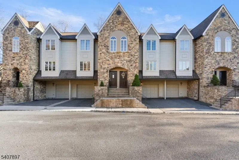 57 Daria Lane, Berkeley Heights, NJ 07922 - Image #2