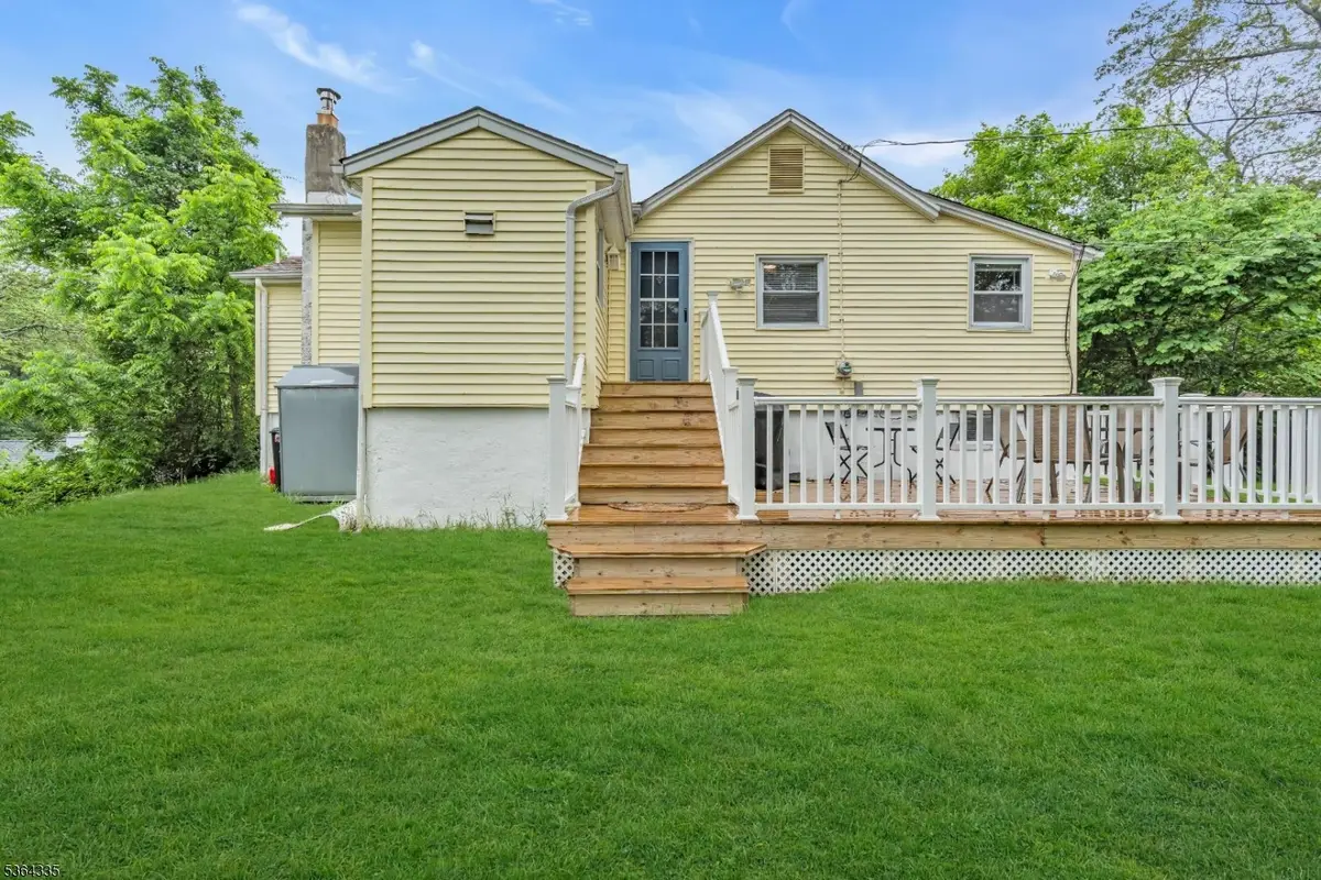 40 Kingsland Rd, Upper Greenwood Lake, NJ 07421 - #1