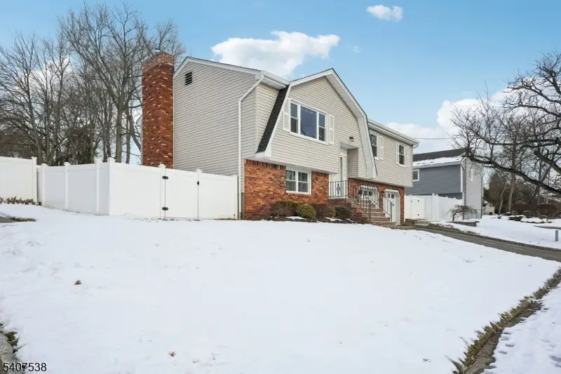 14 Carr Pl, Totowa, NJ 07512 - Image #3