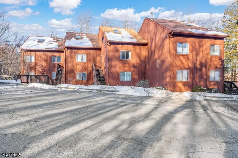 3 Port Royal Dr #5, Vernon Township, NJ 07462 - Image #3