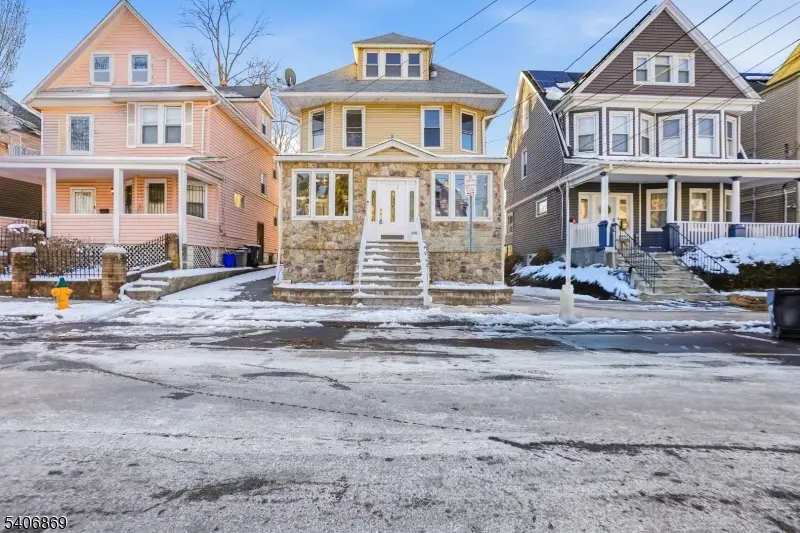 71 Oakland Ter, Newark, NJ 07106 - Image #2