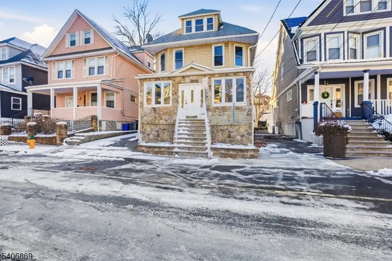 71 Oakland Ter, Newark, NJ 07106 - Image #3