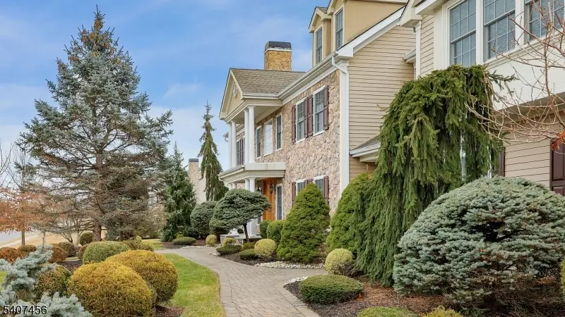 1 Hayduk Dr, Edison, NJ 08820 - Image #2