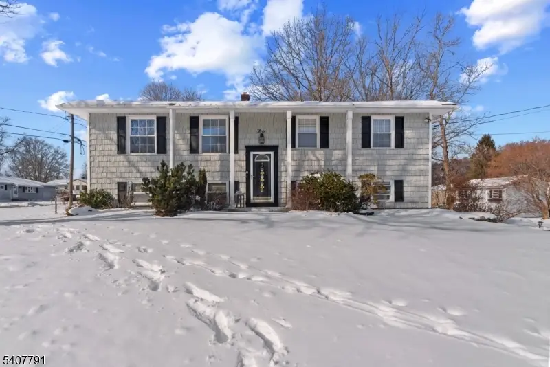 3 Armstrong Dr, Oak Ridge, NJ 07438 - Image #1