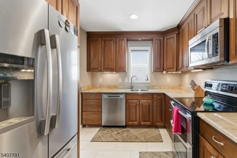 3 Armstrong Dr, Oak Ridge, NJ 07438 - Image #2