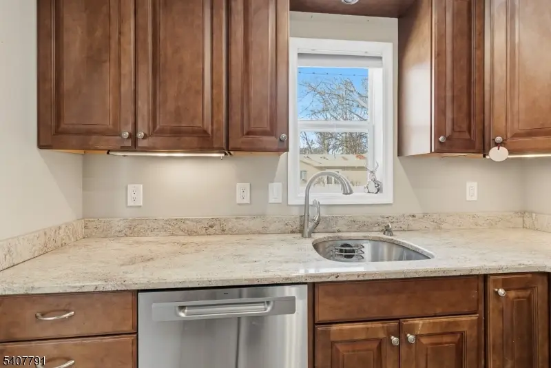 3 Armstrong Dr, Oak Ridge, NJ 07438 - Image #3