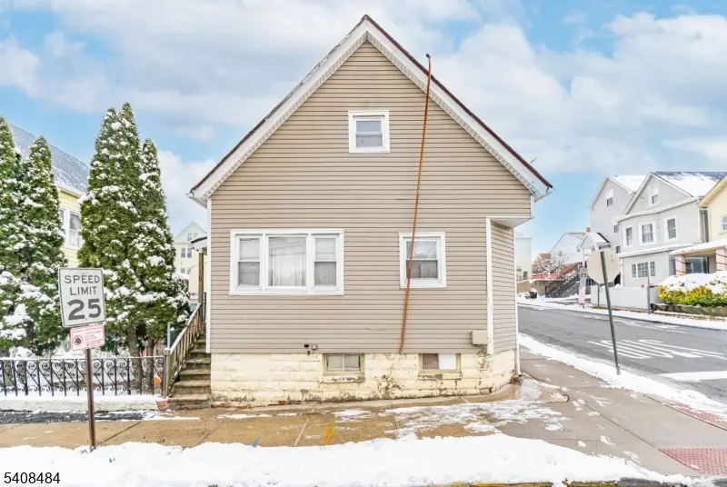 16 Murray Ave, Paterson, NJ 07501 - Image #2