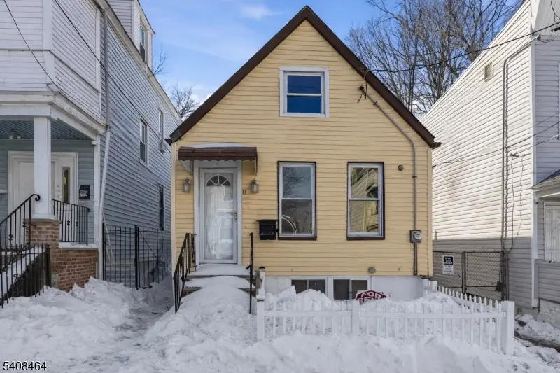 11 Tichenor Ter, Irvington, NJ 07111 - #1