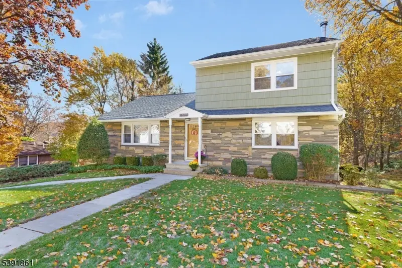 13 Paderewski Rd, Oak Ridge, NJ 07438 - Image #2