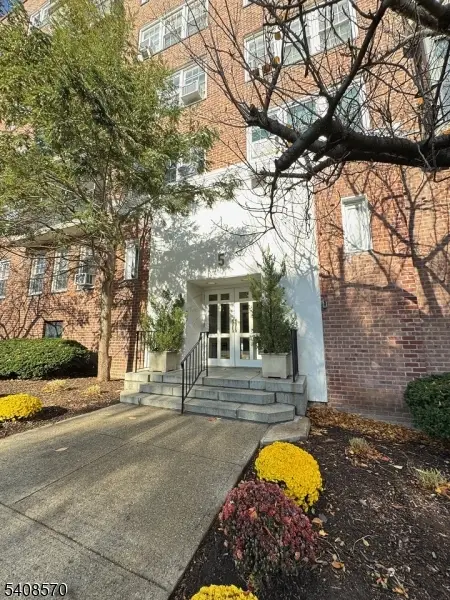 5 Roosevelt Pl 4a #4A, Montclair Twp., NJ 07042