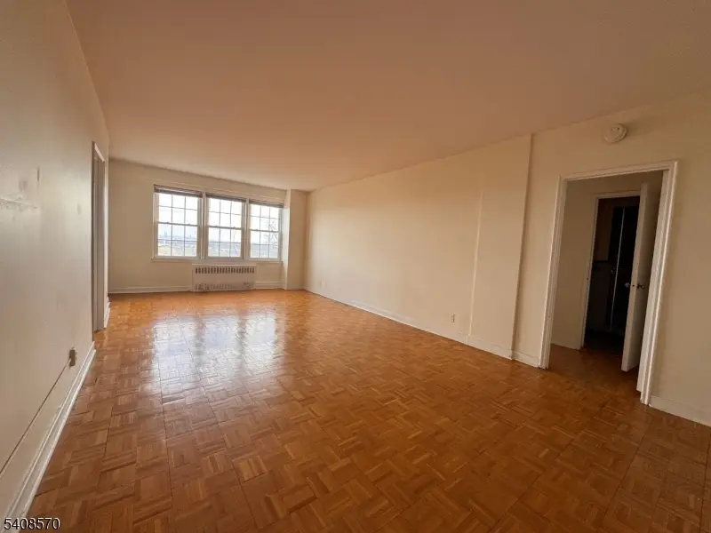 5 Roosevelt Pl 4a #4A, Montclair, NJ 07042 - Image #2