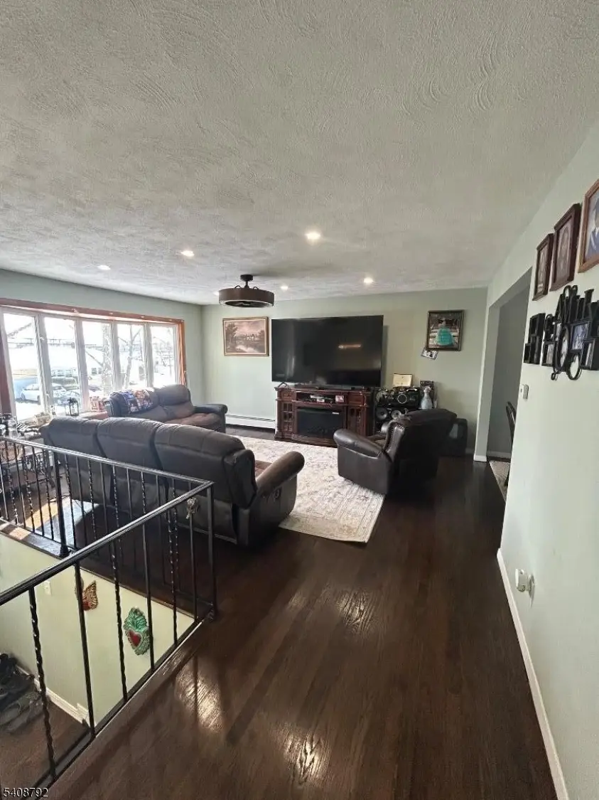 211 E 10th Ave, Roselle, NJ 07204 - #2