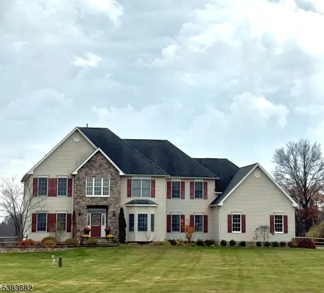 39 Sky Manor Rd, Pittstown, NJ 08867 - Image #1