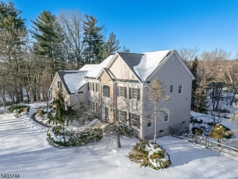 5 Southgate Dr, Clinton Township, NJ 08801 - #2