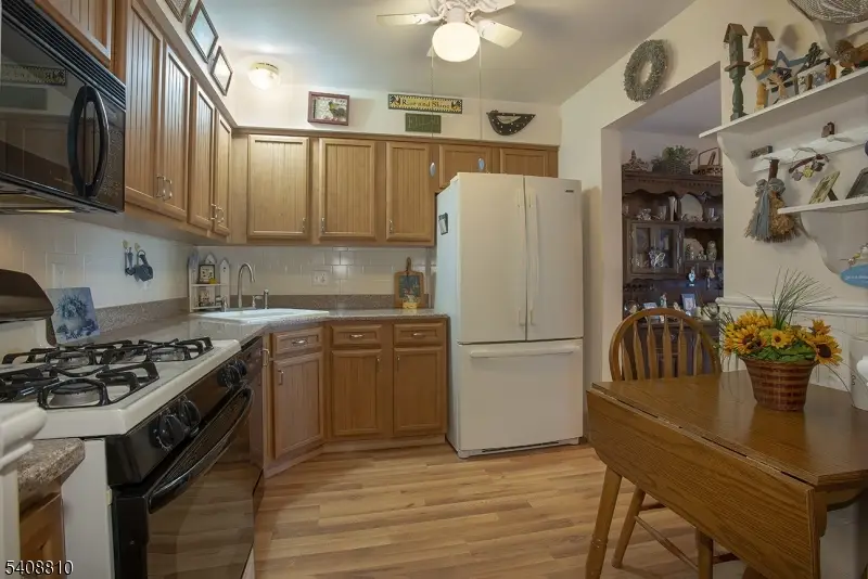 28 Peregrine Point, Hampton Township, NJ 07860 - #3