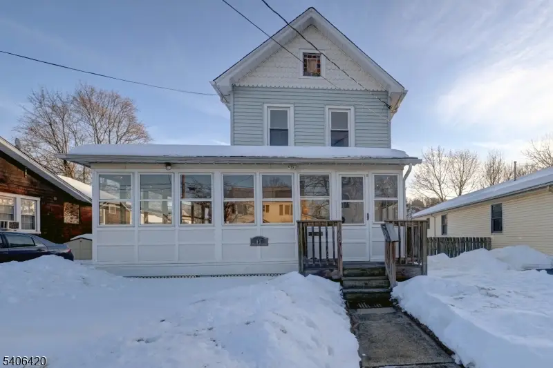 13 Orchard St, Bloomingdale, NJ 07403 - #1