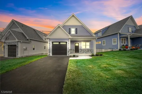 8 Birdie Ln, Boonton Town, NJ 07005