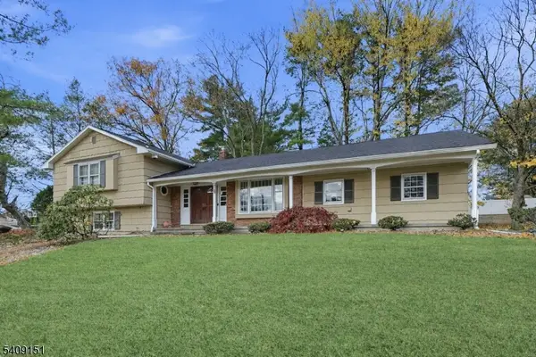 55 Somerset Dr, Woodcliff Lake Boro, NJ 07677