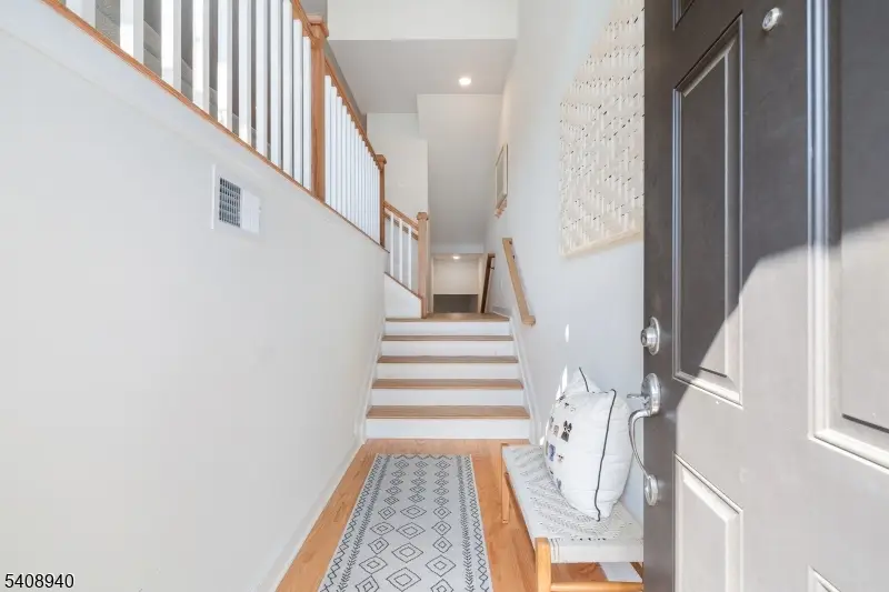 4 Marigold Ct, Warren, NJ 07059 - Image #2