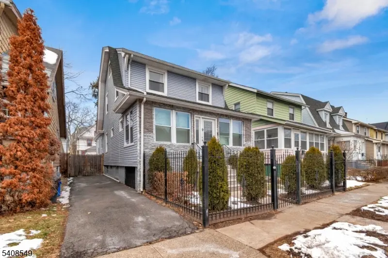 19 Irving St, East Orange, NJ 07018 - #1
