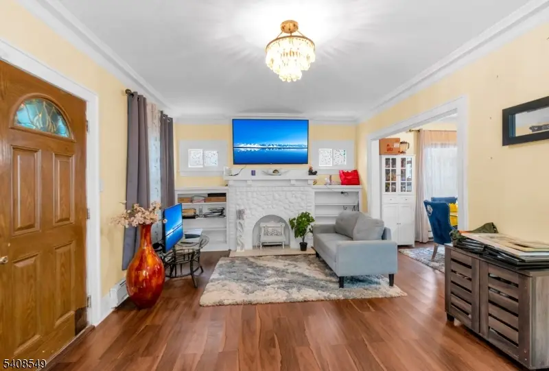 19 Irving St, East Orange, NJ 07018 - #3