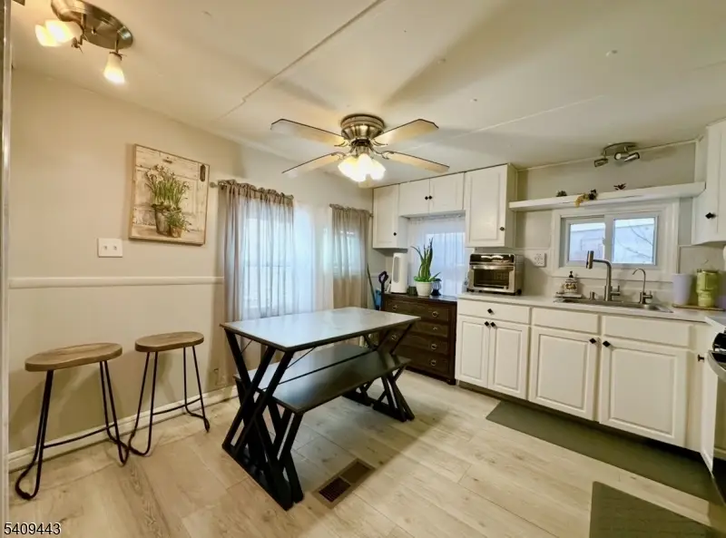 26 Dalbert St, Carteret, NJ 07008 - Image #2