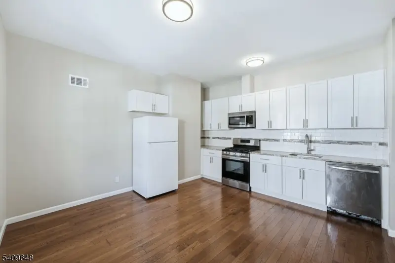 314 7th Ave W, Newark, NJ 07107 - Image #3