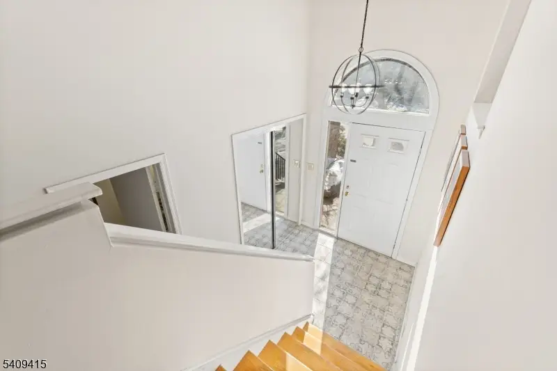 23 Mount Vernon Sq, Verona, NJ 07044 - Image #2