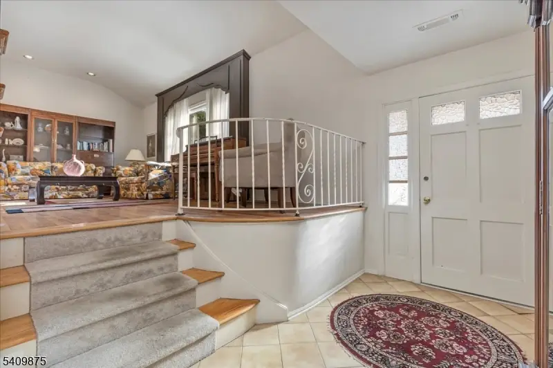 29 Manitou Cir, Westfield, NJ 07090 - Image #2