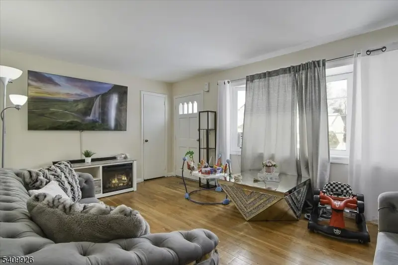 33 Daka Ct, Bloomfield, NJ 07003 - #2