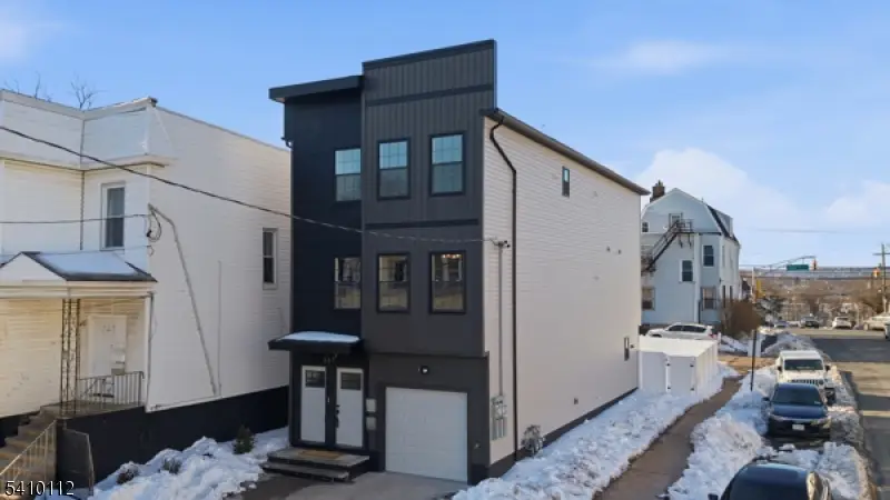 687 18th Ave, Irvington, NJ 07111 - #1