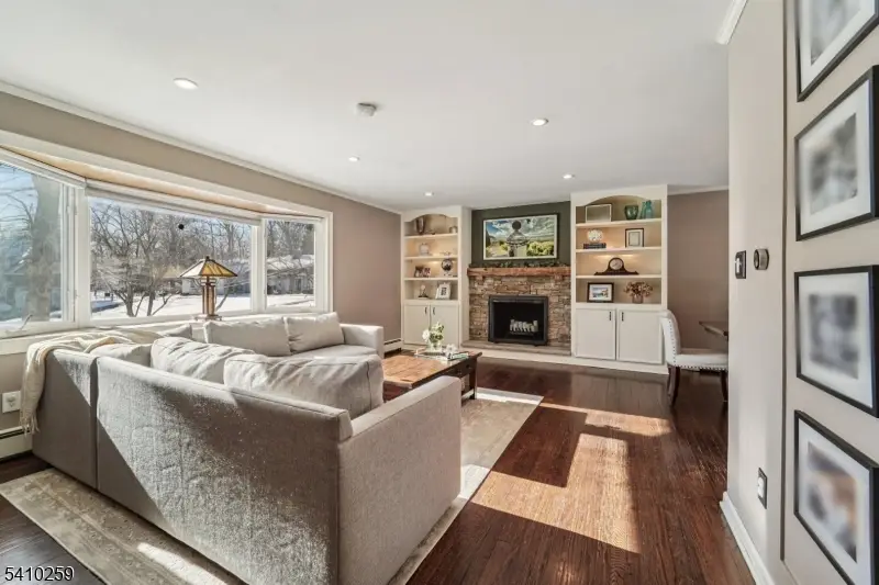 6 Browning Ct, Roseland, NJ 07068 - #3