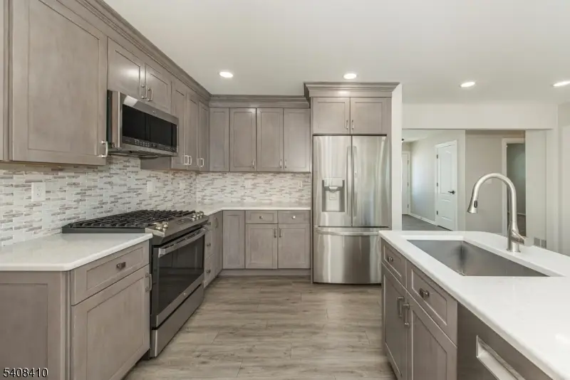 9 Robert Dr, East Hanover, NJ 07936 - #2