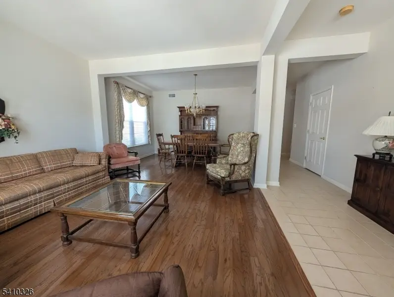 6 Weybourne Ln, Brookfield, NJ 07823 - #3