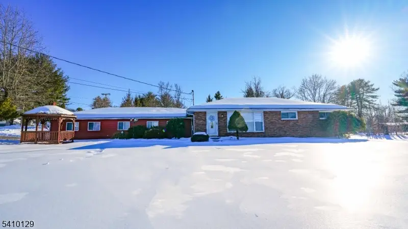 2 Center St, Holland, NJ 08848 - #1