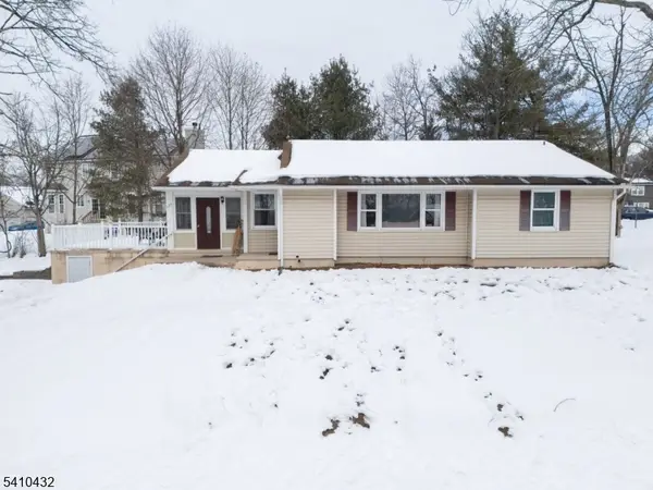 125 Hillcrest Dr, Milford Boro, NJ 08848