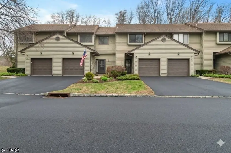 39 Oriole Ter, Hampton, NJ 07860 - #2
