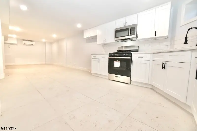 41 Arlington Ave, Jersey City, NJ 07305 - Image #3