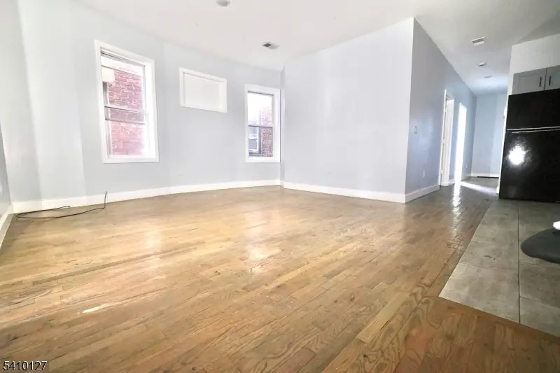 233 Bayview Ave, Jersey City, NJ 07305 - Image #3