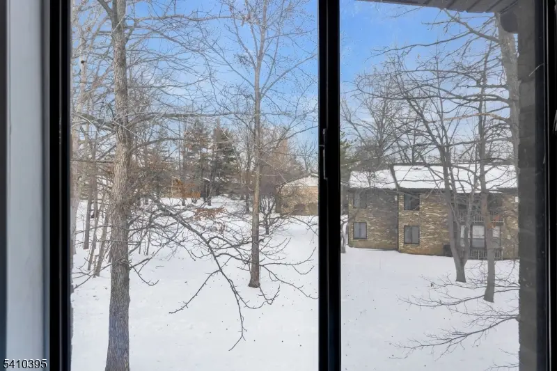 160 Cross Slope Ct #J, Manalapan Township, NJ 07726 - Image #2