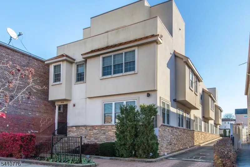 604 Avenue A #104, Bayonne, NJ 07002 - #1