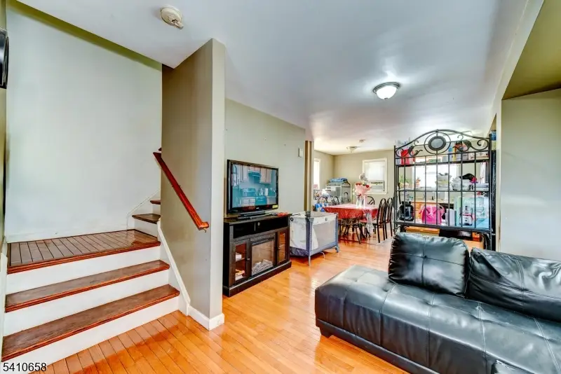 27 Newell Ave, New Brunswick, NJ 08901 - #2